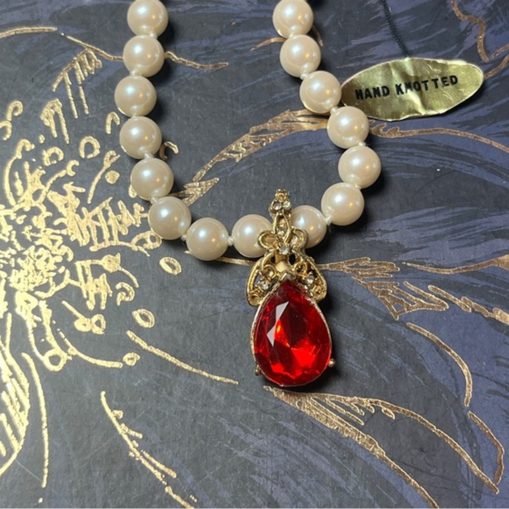 Vintage Cream Faux Pearl Necklace with Red and white Gemstone Pendant D3
